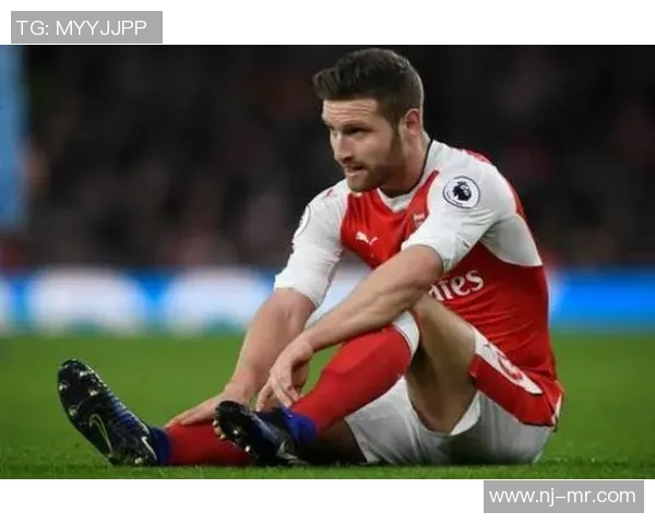 足球明星的饮料选择揭秘：他们如何通过饮品提升竞技状态与恢复能力